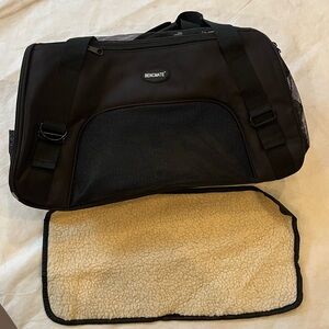 BENCMATE pet travel carrier Designed for transporting small pets as dogs/cats